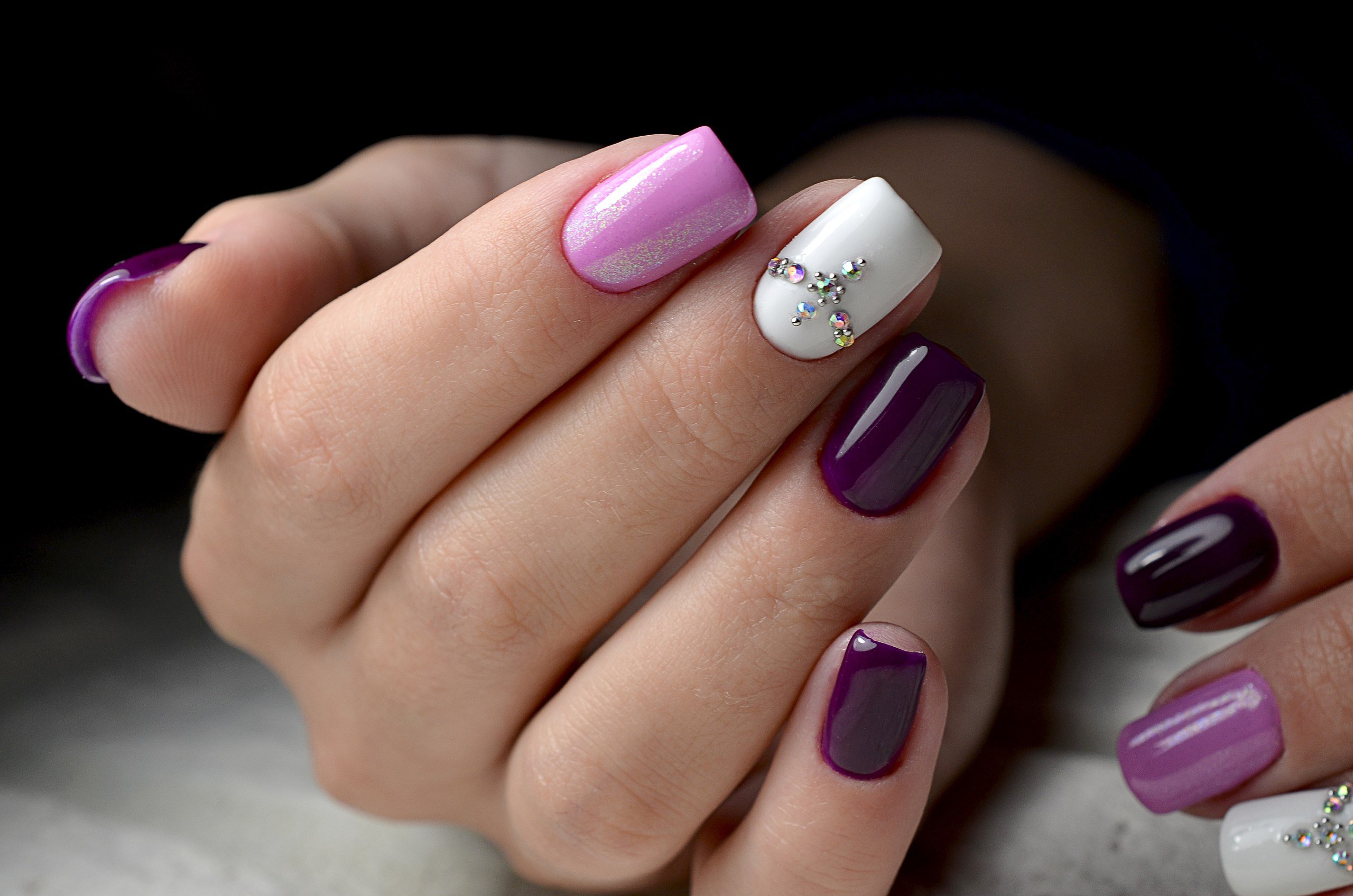 <a href="#830631010">Комби-маникюр + гель-лак</a>